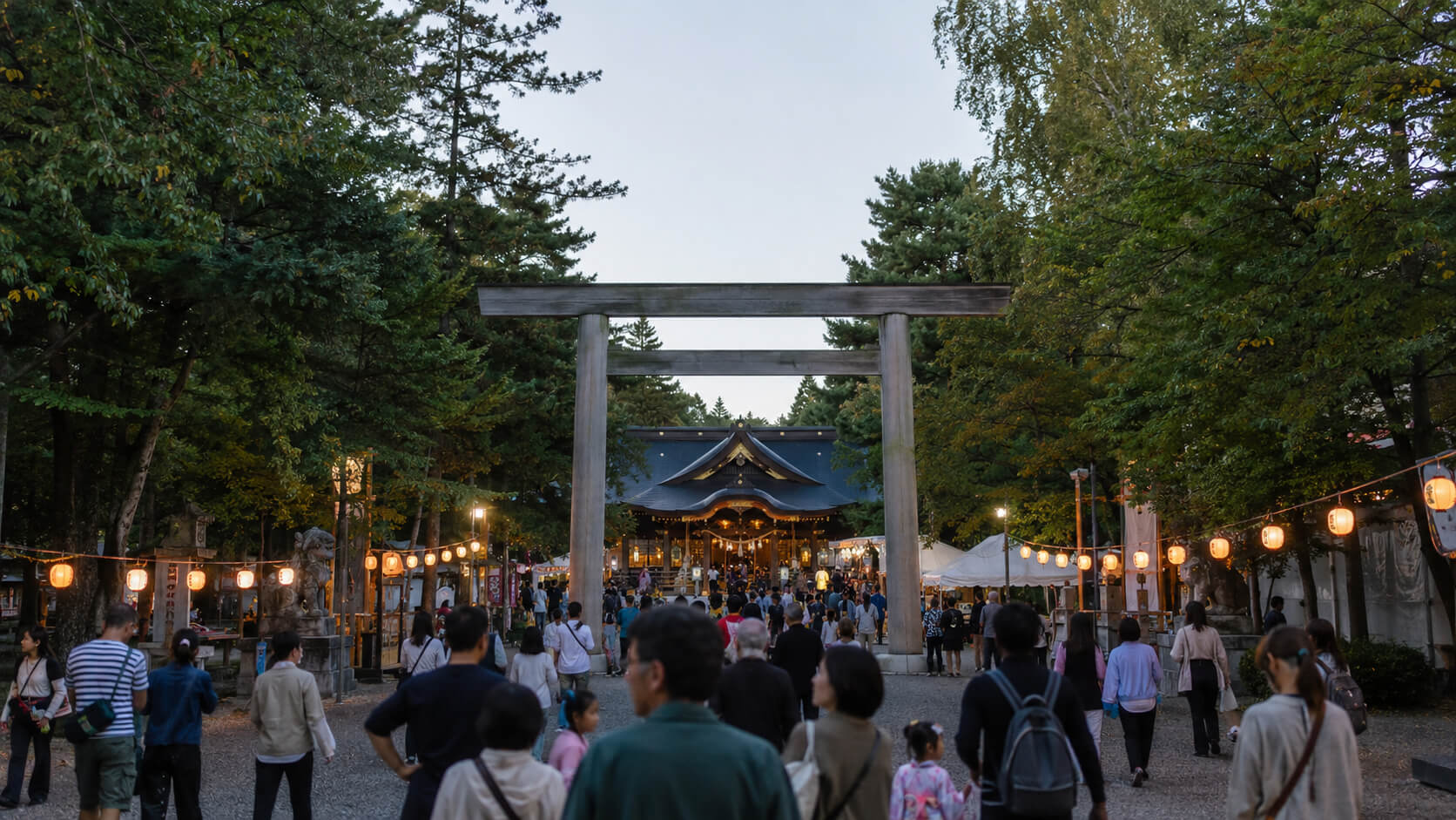 篠路神社の社殿と秋祭りの雰囲気