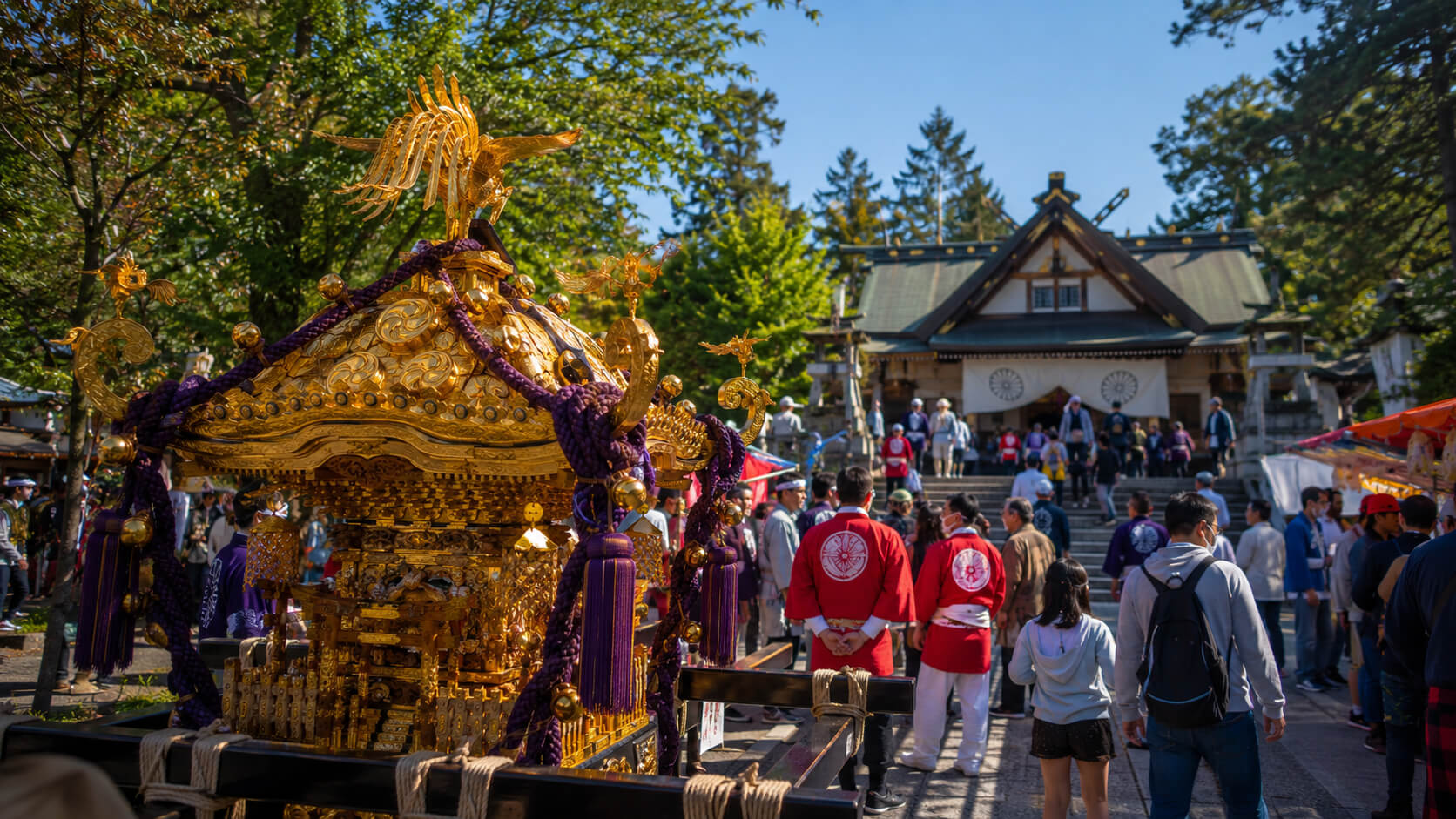 あしりべつ神社のお祭りで行われる神輿渡御